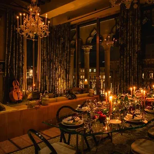 ***** Hotel The Italia